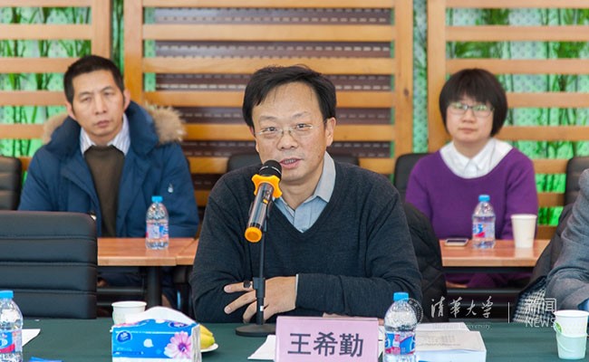 Mr. Wang Xiqin is giving speech